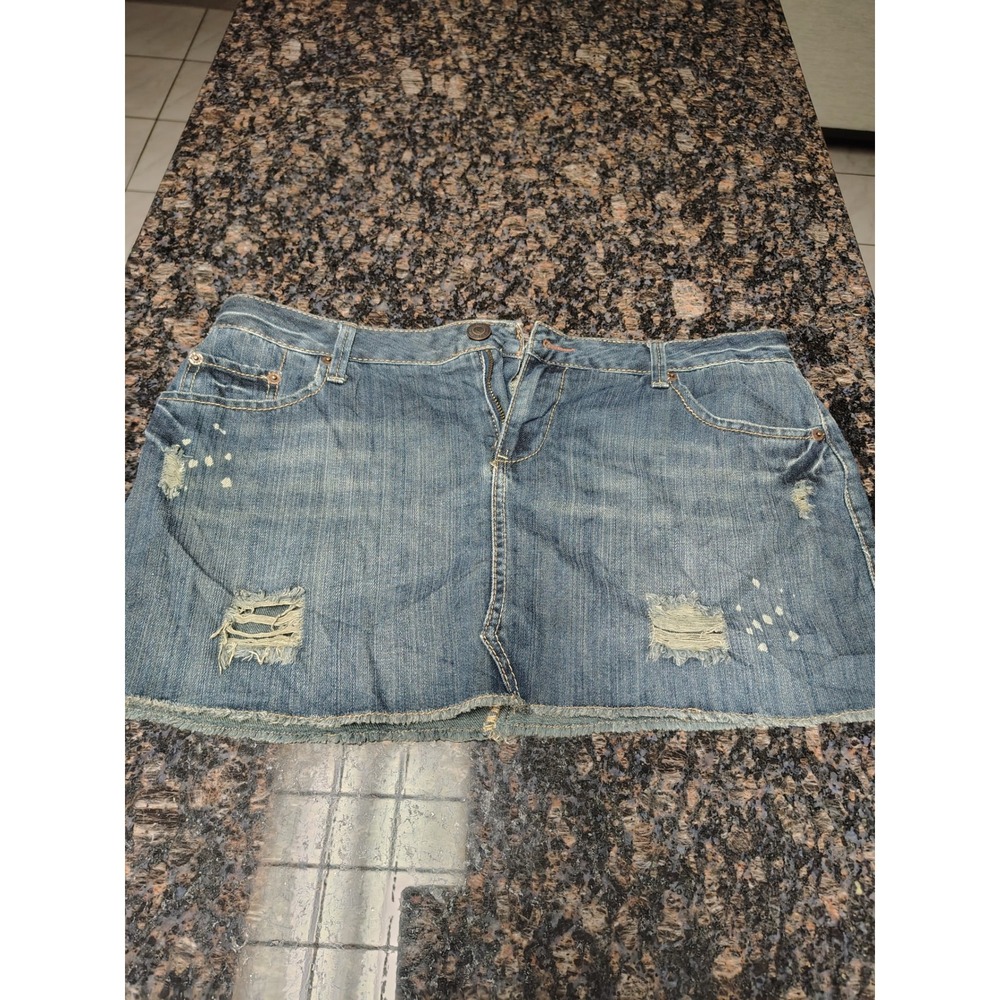 rue21 Distressed Denim Mini Skirt Medium Wash Frayed Hem Size 13/14 Y2K Style